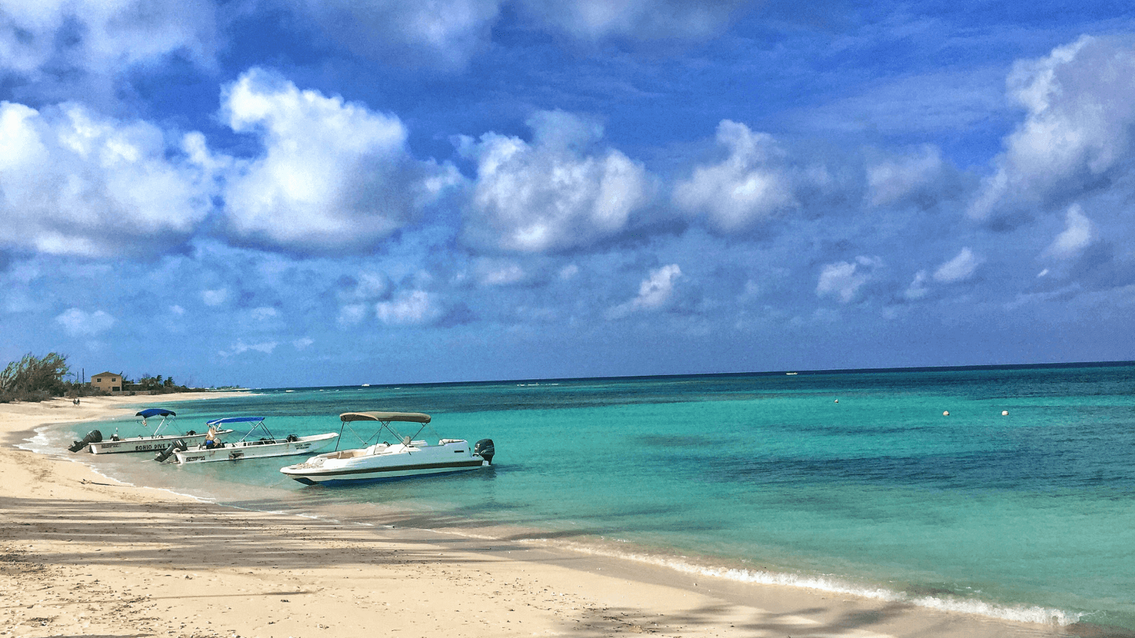 Grand-Turk-pillory-boats